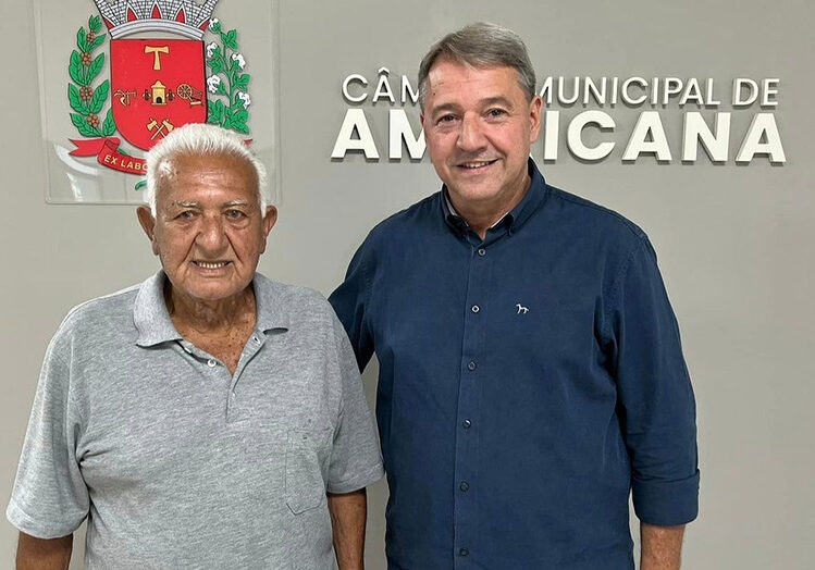 O técnico Zé Pulga e o vereador Leco Soares, hoje, na Câmara